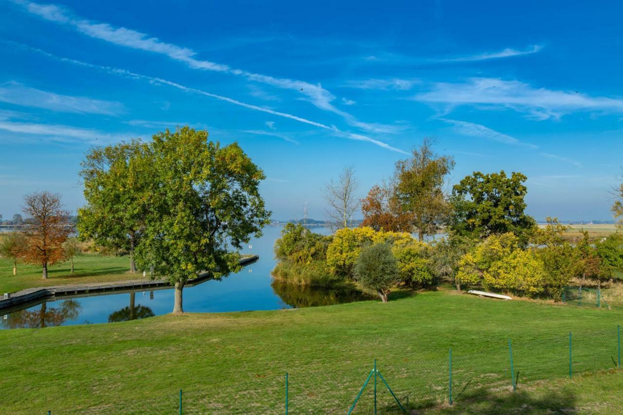 Ferienwohnung Leuchtturm Dewichow エクステリア 写真